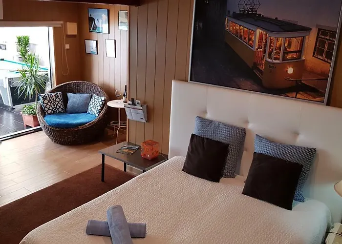Room Near The Airport